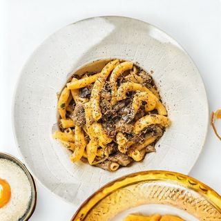 Tortiglioni s divljim gljivama i tartufima