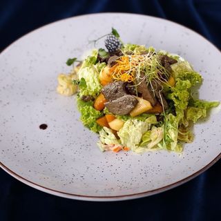 Салат з печінки індички і яблуками фламбе (200г)