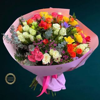 Buchet de flori “Minirose si Frezii”