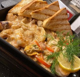 Пательня з морепродуктами (350г)