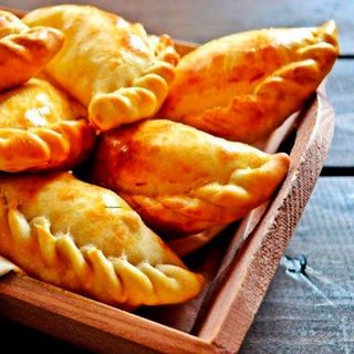 Empanada De Albahaca, Tomate Y Queso  (1 ud.)