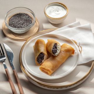 Млинці з сиром та маком