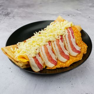 Palačinka sa slaminom, jajima, pavlakom i kačkavaljem