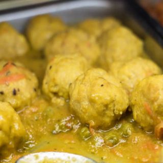 Albóndigas En Salsa De Almendra