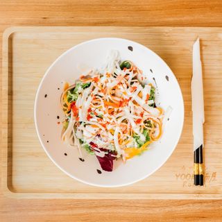 Ensalada yooki de surimi y huevas