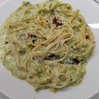 Лингуини със спанак