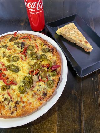 Комбо меню с пица (30см) + Кола (330мл) + торта