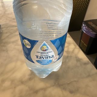 Acqua frizzante grande