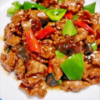 F11. Vită cu sos de scoici și urechi de lemn 蚝油牛肉