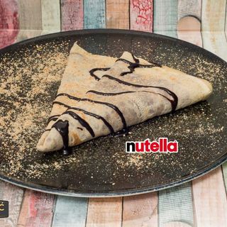 Slatka palačinka sa Nutellom, plazmom  i višnjom