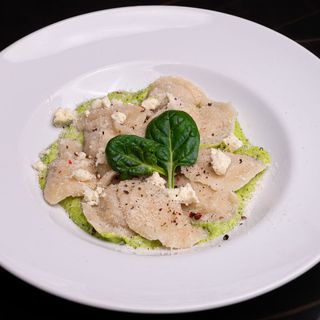 Вареники з м'ясом та сирно-шпинатним соусом(300г)