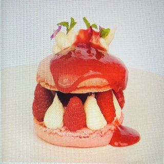 Macaron géant aux framboises