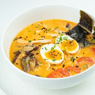 Сырный рамен с курицей (325г)