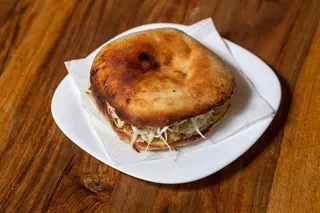 Di Pollo sendvič