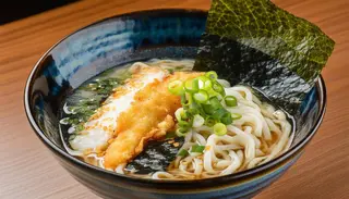 Makaron udon z tofu i warzywami