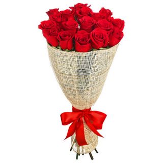 Bukiet 17 czerwonych róż , rozmiar średni