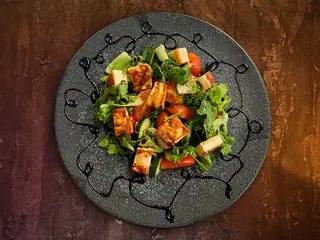 HALLOUMI SALAD