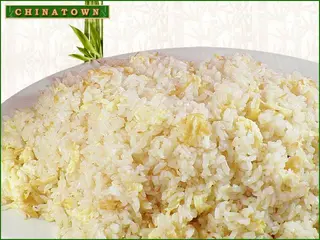 Пържен бял ориз с яйца