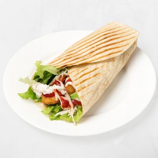 Tortilja s piletinom i sirom uz prilog