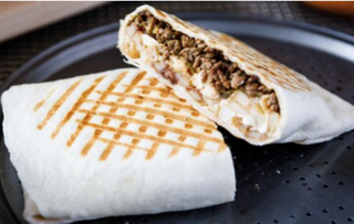 Taco De Carne Picada (L) Con Patatas Y Bebida