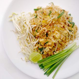 Makaron pad thai z kurczakiem