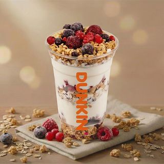 საუზმე გრანოლათი და კენკრით