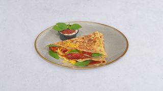 Naleśnik z chorizo i suszonymi pomidorami