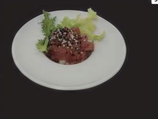 81. Tonno tartare