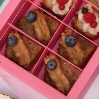 Mini banana breads con crema de cacahuete (12 unidades) - Cacahuetes, gluten, frutos secos, huevo, leche, soja