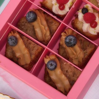 Mini banana breads con crema de cacahuete (12 unidades) - Cacahuetes, gluten, frutos secos, huevo, leche, soja