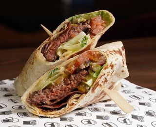 Чийзбургер Бурито с домашни картофки и Coca Cola