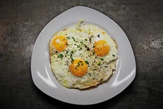 3 Œufs Au Plat + 3 Accompagnements