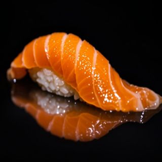 106. Salmon Nigiri 4P