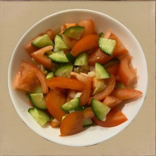 Salată Roșii Castraveți