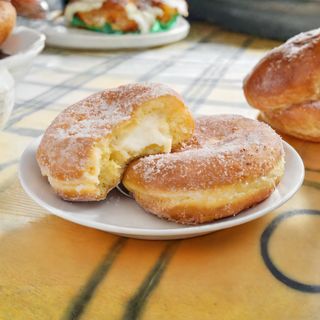 Krapfen ripieno di crema pasticcera (al pezzo)