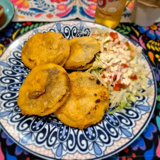 Gorditas De Pollo