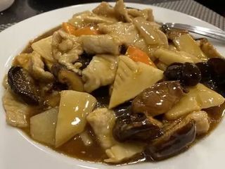 36 - Carne de Porco com Cogumelos e Bambu