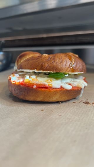 Бейгъл сандвич Дон Пепероне (300г)