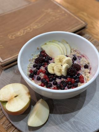 ZOBENA KAŠA SA MLIJEKOM / JOGURTOM