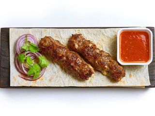 Люля-кебаб з добірної баранини та сиром дорблю (200/50/30g)