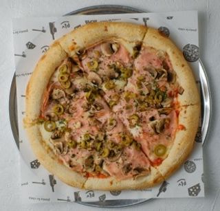 Пицца с ветчиной и грибами