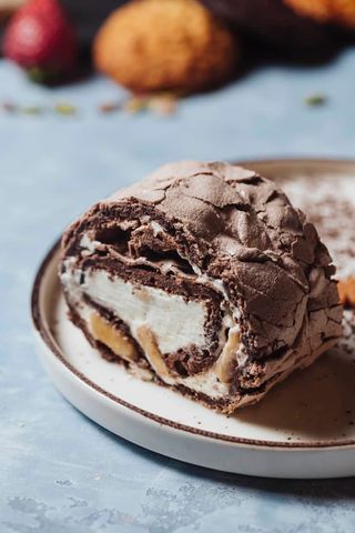 Шоколадно-банановый рулет