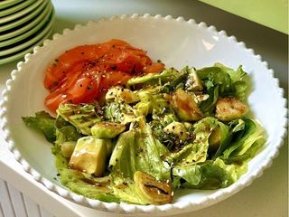 Салат з лососем,та авокадо (280g)