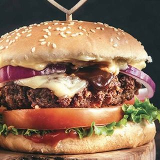 1. Hamburger, insalata, pomodoro, ketchup, maionese, cheddar