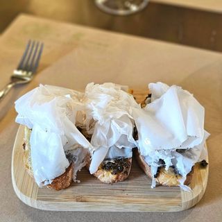 Брускети с хляб от Алтамура със сланина от Патанегра