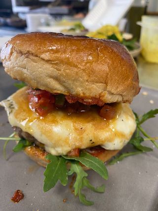 Hamburguesa La Tana 3 Quesos