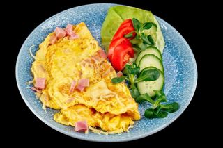 OMLETA CU SUNCA SI CASCAVAL