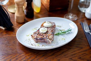 Muşchiuleţ de porc cu sos de mustar