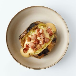 Potaki cu sos de cașcaval și bacon