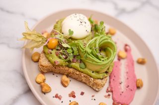 AVOBREAD / Tosta De Aguacate